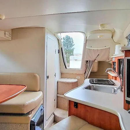 1 Bedroom Cozy Ship In 船上ホテル 4*