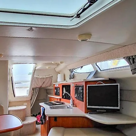 Cozy Ship In Bådhotel Stettin