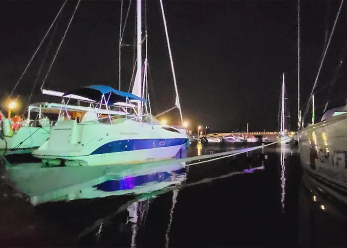 船上ホテル Cozy Ship In シュチェチン